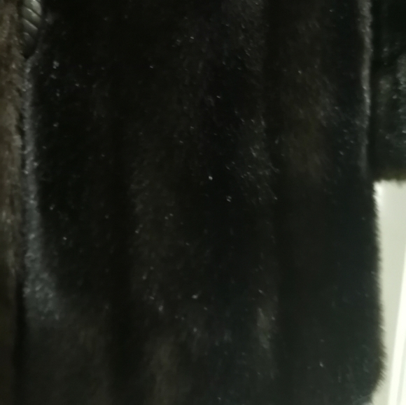 Dubrowsky & Perlbinder | Exclusively Styled by Tissavel France | Faux Fur - Picture 4 of 13